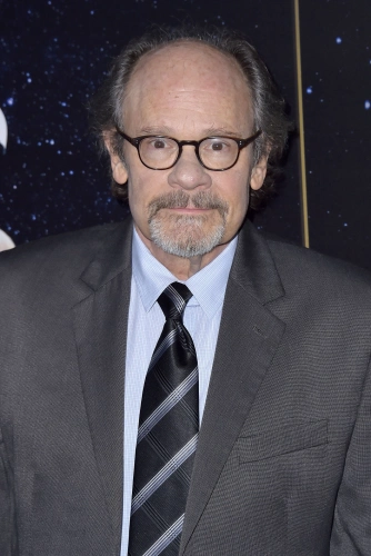 Итэн Филлипс