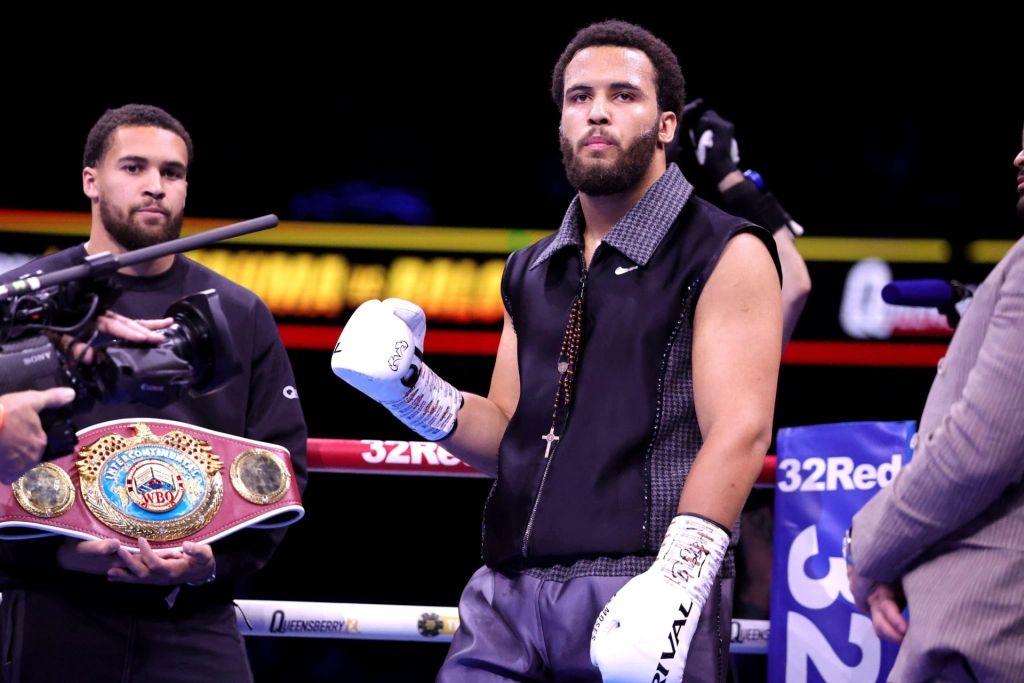 Взлет Мозеса Итаумы: прошел через расизм и бедность, а теперь готовится к коронации