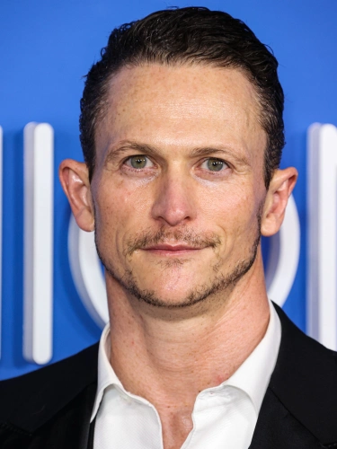 Джонатан Такер