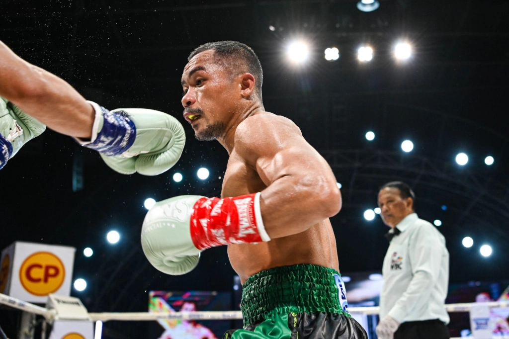 Нокаут Си-Пи Фрешмарт стал чемпионом мира WBC в первом наилегчайшем весе