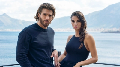 К лету готовы: 10 ярких и солнечных сериалов из коллекции Амедиатеки
