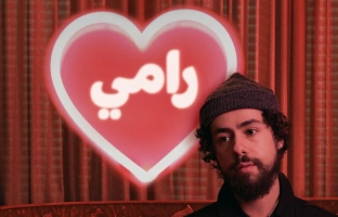 От харама к халялю: Чем хорош второй сезон «Рами» — комедии о том, как живется современным мусульманам
