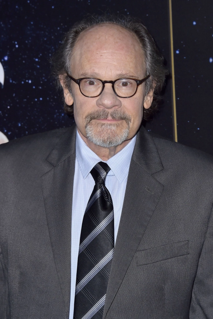 Итэн Филлипс