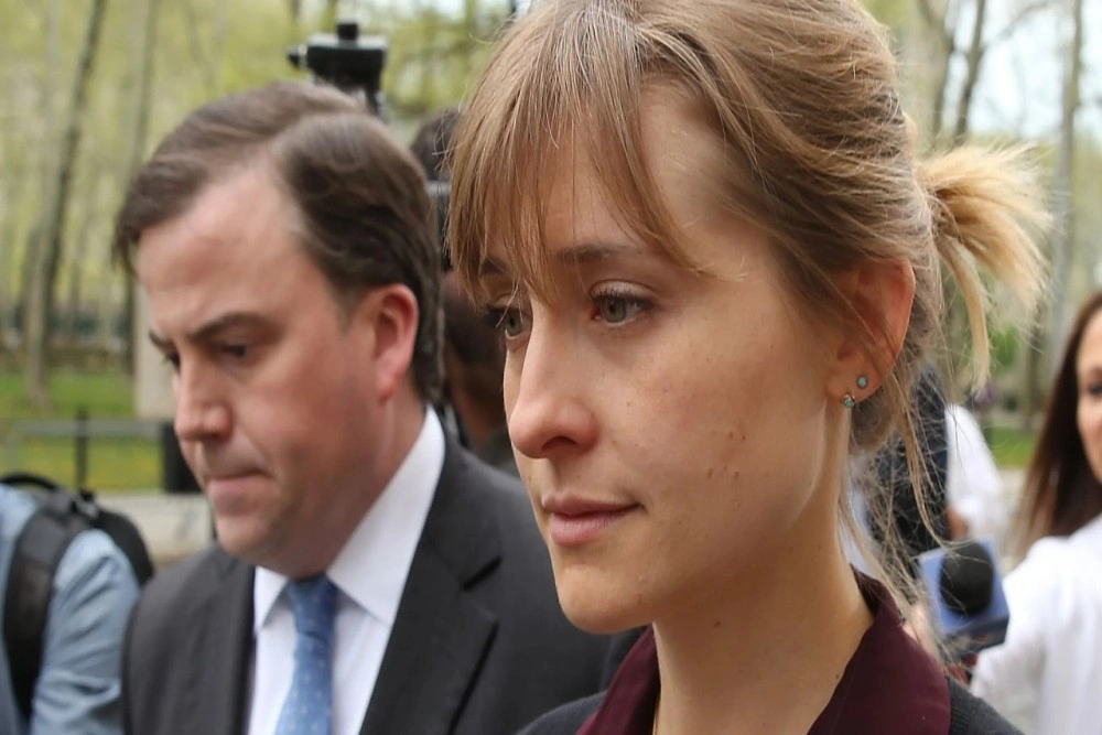 Управляй мечтой: 4 поразительных документальных проекта о сектах