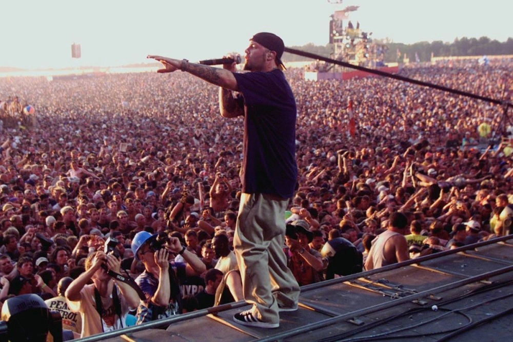 Лихое время: 4 документальных проекта о ярких явлениях 90-х