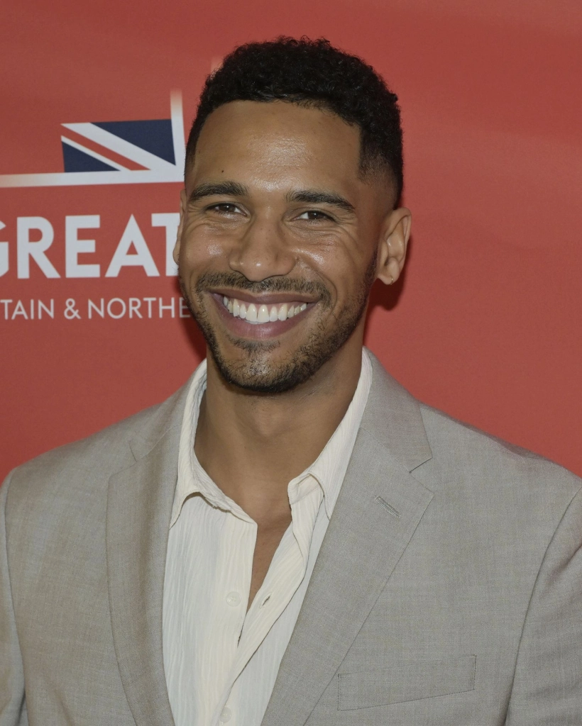 Эллиот Найт