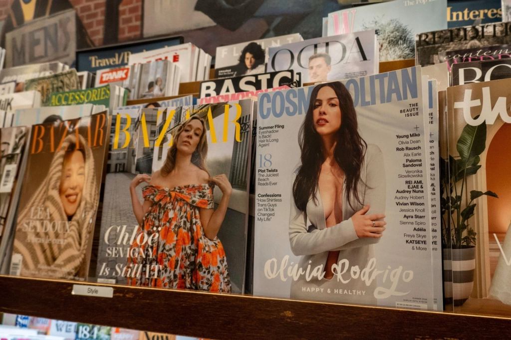 «В телефоне этого не случится»: Хлоя Севиньи о том, как снова почувствовать вкус к миру
