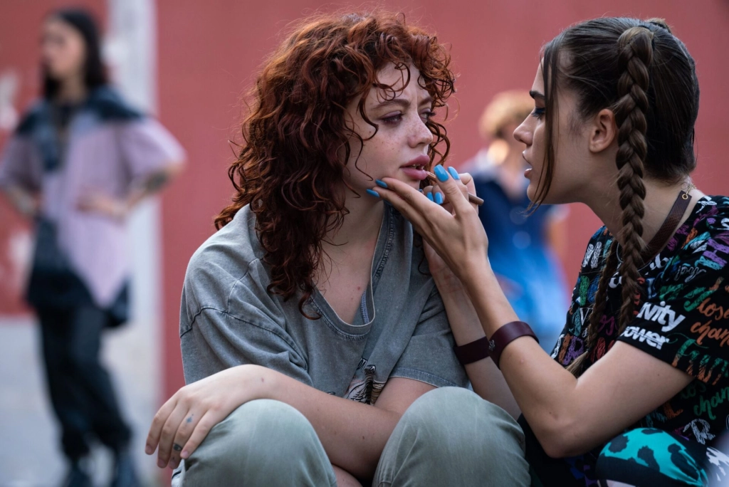 На смену «Сплетнице» и «Элите»: итальянский сериал «Море свободы» говорит о подростках <nobr/>по-новому» itemprop=»contentUrl»>
            </div>
            <div class=