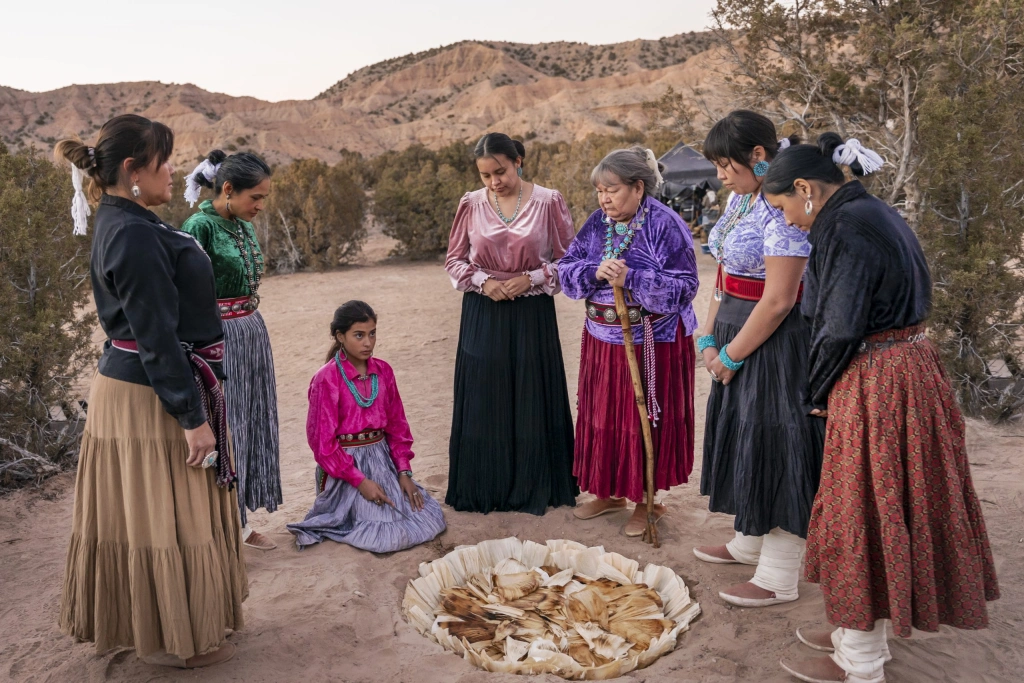 «Темные ветра» — атмосферный, а порой зловещий детектив про жизнь коренных американцев