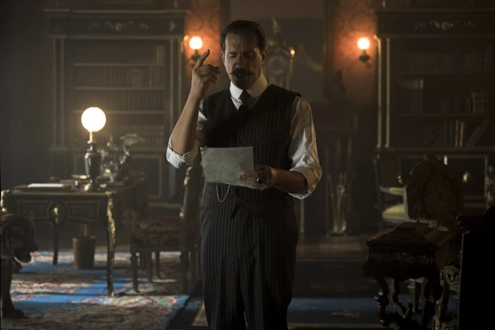 Увидеть Париж и умереть: Микс исторической драмы и нуара в «Парижской полиции»