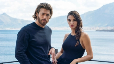 К лету готовы: 10 ярких и солнечных сериалов из коллекции Амедиатеки