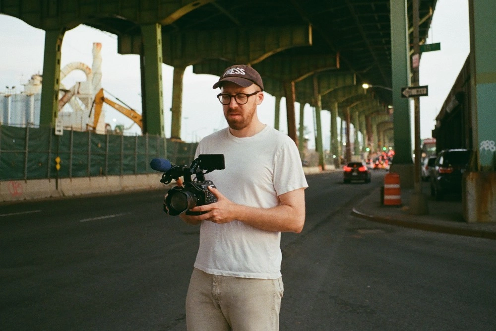 Кринж как искусство: Кто такой Нэйтан Филдер и почему нужно смотреть его новый сериал «Репетиция»