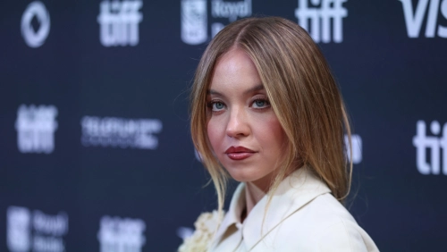 «Скажите, чтобы вышла в бикини»: близких Сидни Суини шантажируют папарацци