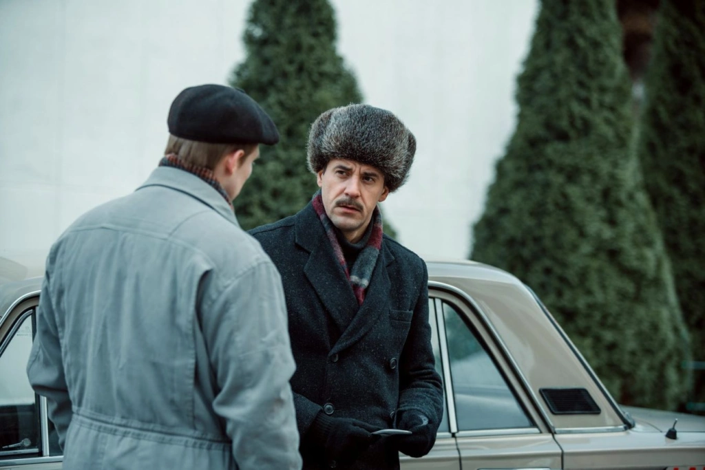 Глядим без остановки, или Топ-10 сериалов 2025 года