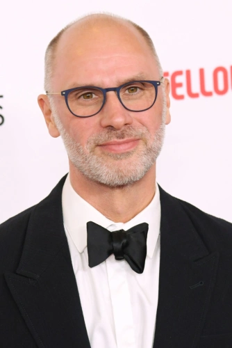 Джесси Армстронг