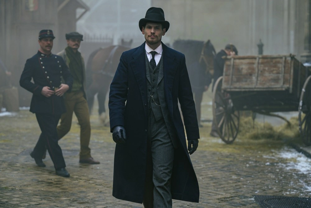 Увидеть Париж и умереть: Микс исторической драмы и нуара в «Парижской полиции»