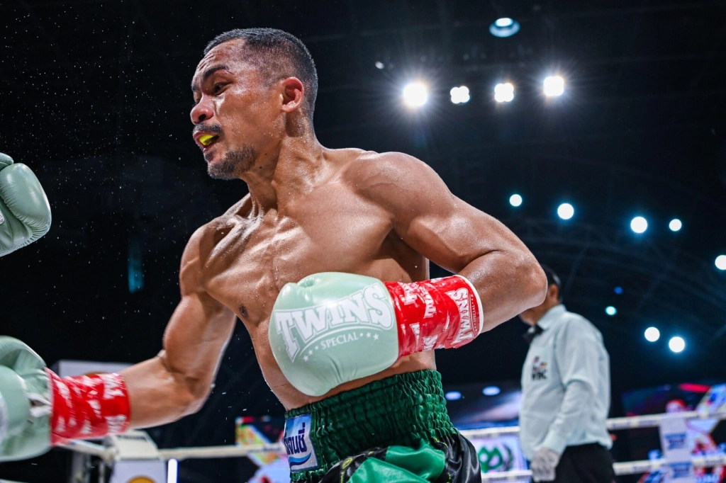 Нокаут Си-Пи Фрешмарт стал чемпионом мира WBC в первом наилегчайшем весе