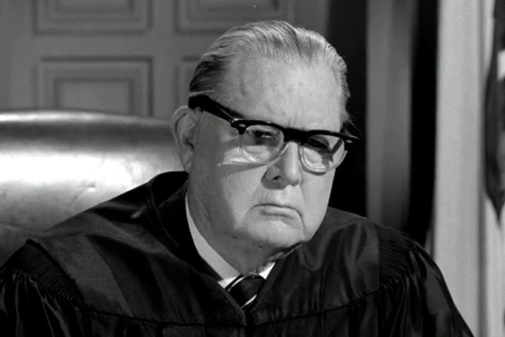 Герой-легенда: Кто такой Перри Мейсон, и чего ждать от нового детектива HBO