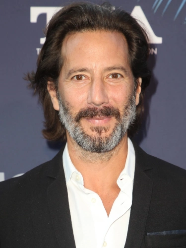 Генри Йен Кьюсик