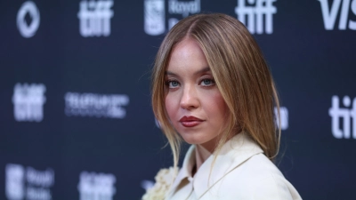 «Скажите, чтобы вышла в бикини»: близких Сидни Суини шантажируют папарацци