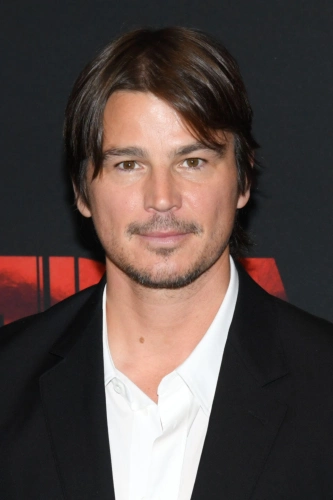 Джош Хартнетт