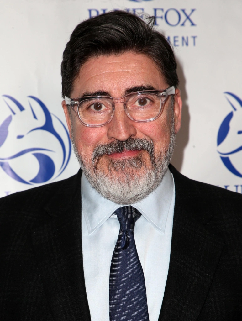 Альфред Молина