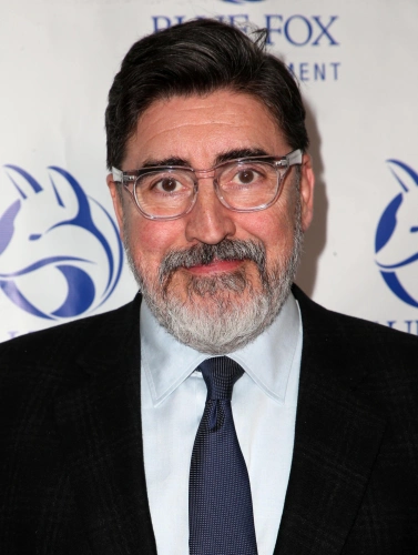 Альфред Молина