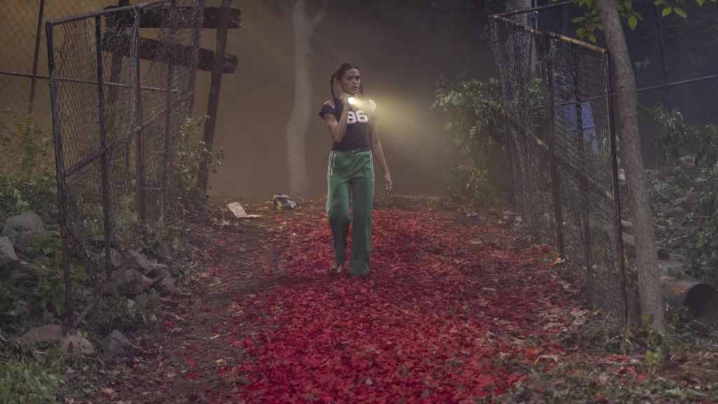 «Милые обманщицы: Летняя школа»: бойкий слэшер с женским лицом