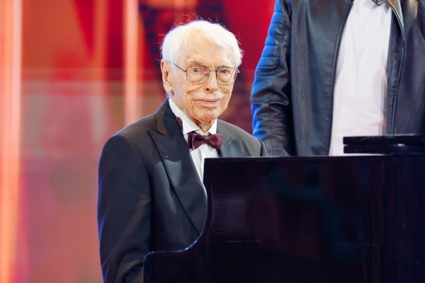 Композитору Александру Зацепину — 100 лет
