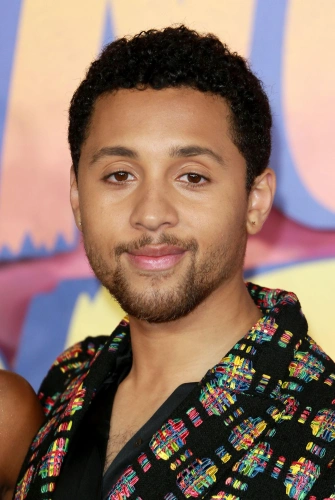 Джабук Янг-Уайт