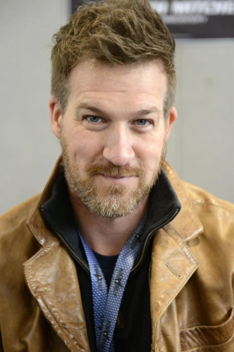 Кеннет Митчелл