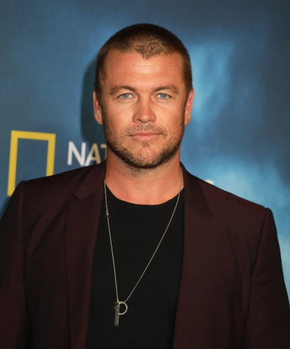 Люк Хемсворт