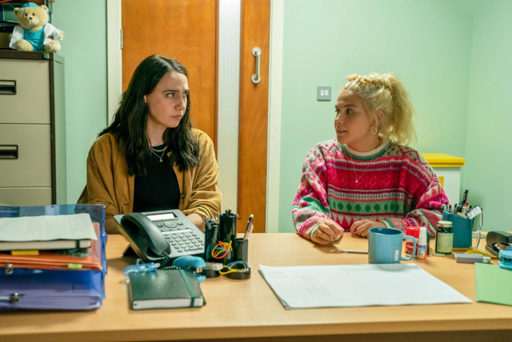 Подростки уходят из города: подборка сериалов о юных героях