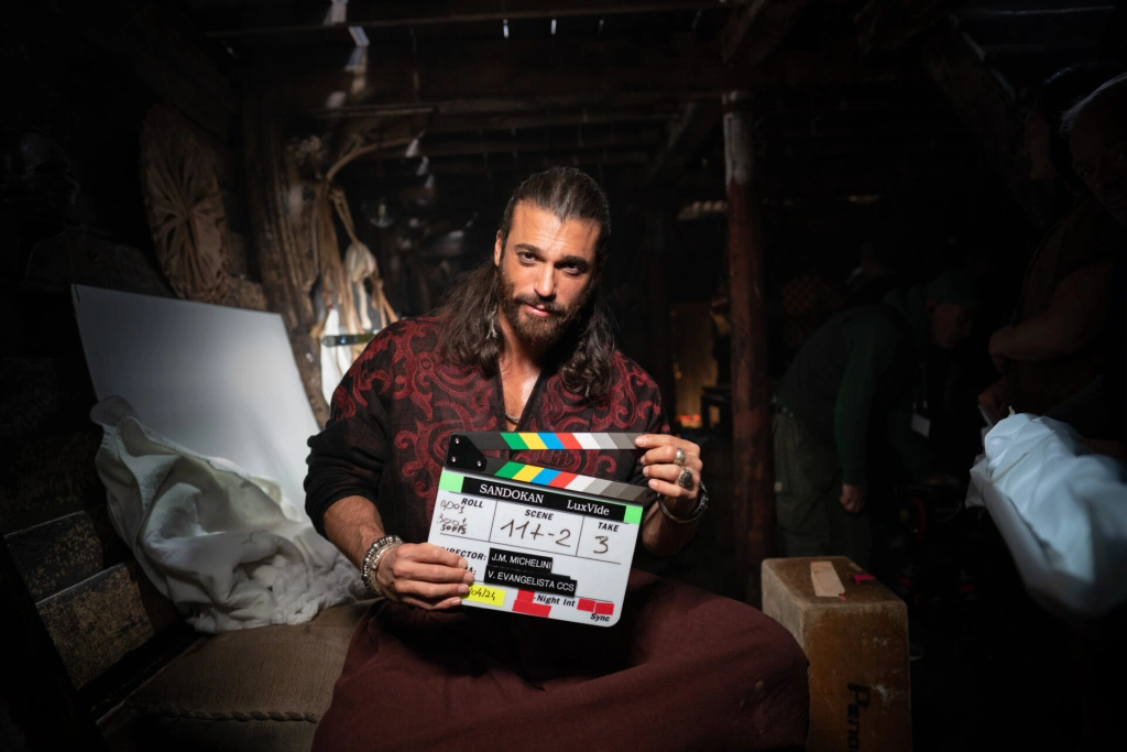 «В любви важно, чтобы вы уживались в четырех стенах»: Джан Яман — о любви, славе, одиночестве и образе «сигмы»