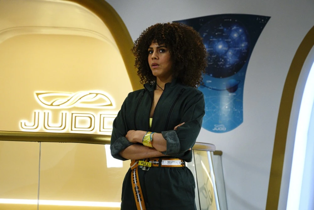 Почему стоит смотреть сериал «Авеню 5» с Хью Лори