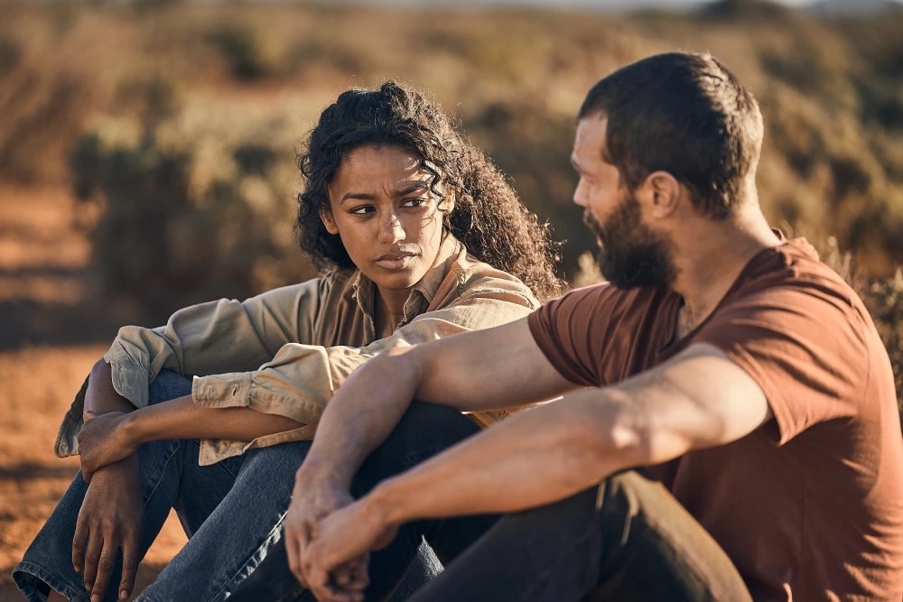 Крах памяти: Какие загадки таит в себе сериал «Турист» с Джейми Дорнаном и Даниэль Макдональд