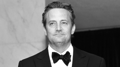 Он был другом для всех: каким мы запомнили Мэттью Перри, звезду культового ситкома «Друзья»