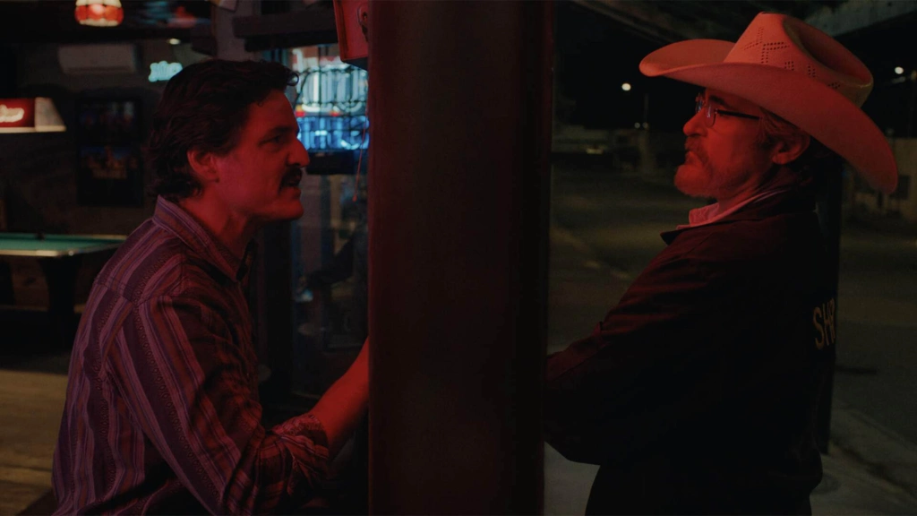 Как Хоакин Феникс и Педро Паскаль окунулись в тревожное безумие «Эддингтона»