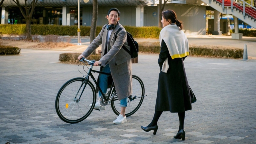 Кадр из сериала «Красивая нуна, что покупает мне еду» (Bap jal sajuneun yeppeun nuna)