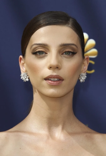 Анджела Сарафян