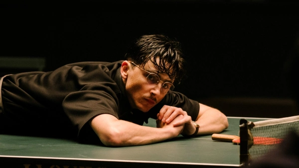 Секс, Шаламе и рок-н-ролл: как «Марти Великолепный» покоряет сердца критиков и зрителей 