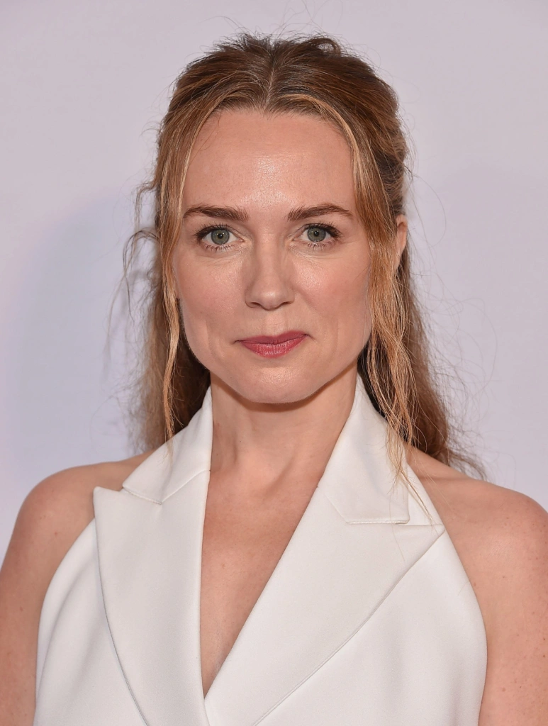 Керри Кондон