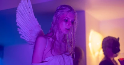 В чем встречать Новый год: 5 образов из сериалов