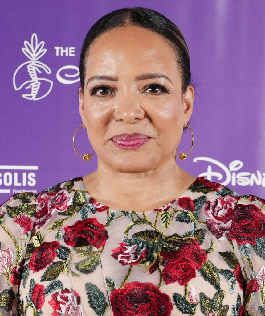 Луна Лорен Велес