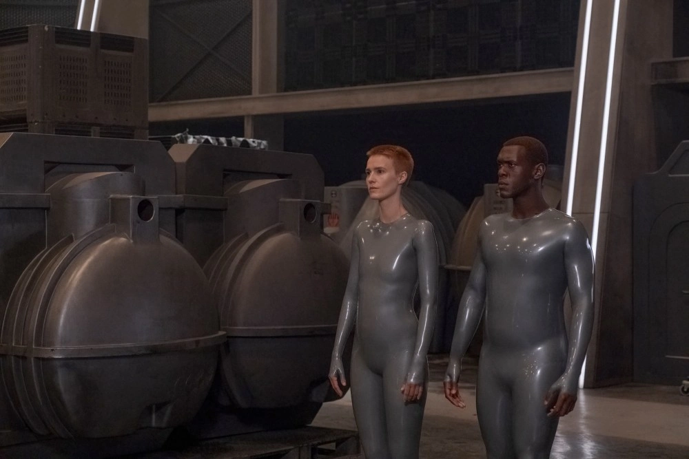 Отцы и эти: Конфликт поколений и кризис веры в сериале «Воспитанные волками»