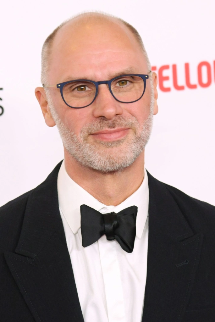 Джесси Армстронг