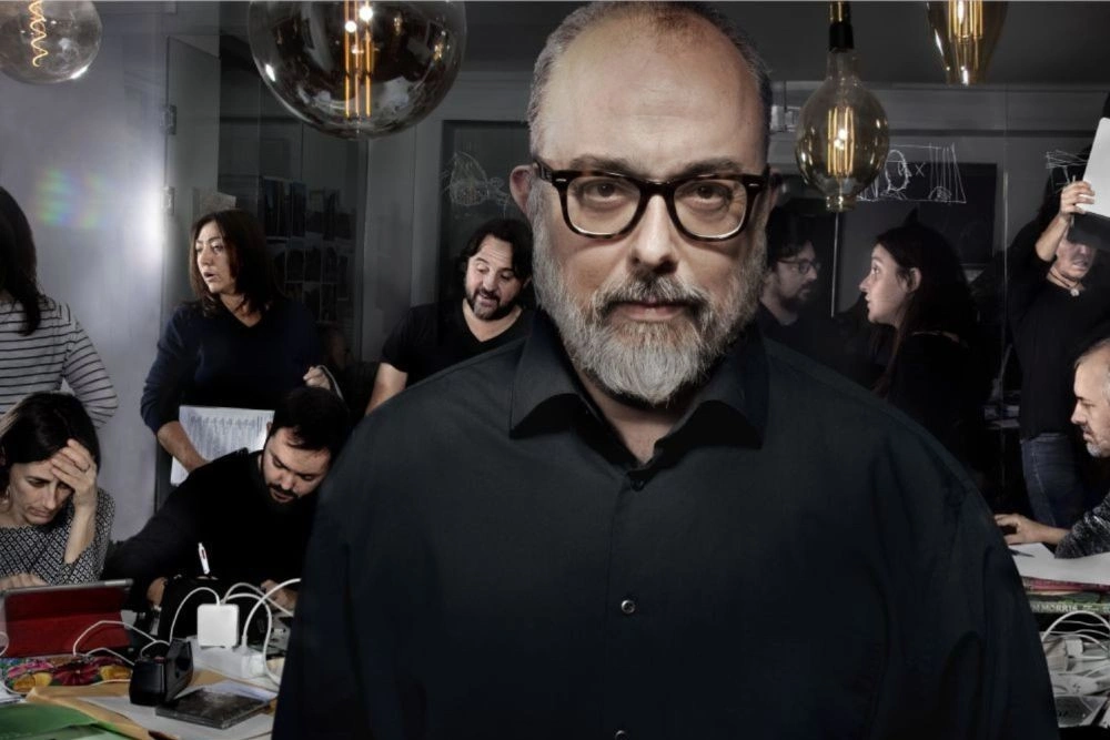 «По факту и добро, и зло — это одно и то же»: Интервью с Алексом де ла Иглесиа, режиссером сериала «30 сребреников»