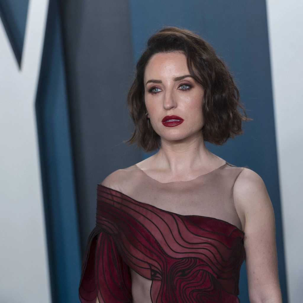 «Это сериал о поиске безопасного места внутри себя»: интервью с создательницей «Сдвига» Зои Листер Джонс