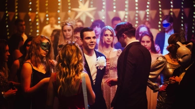 Подростки уходят из города: подборка сериалов о юных героях