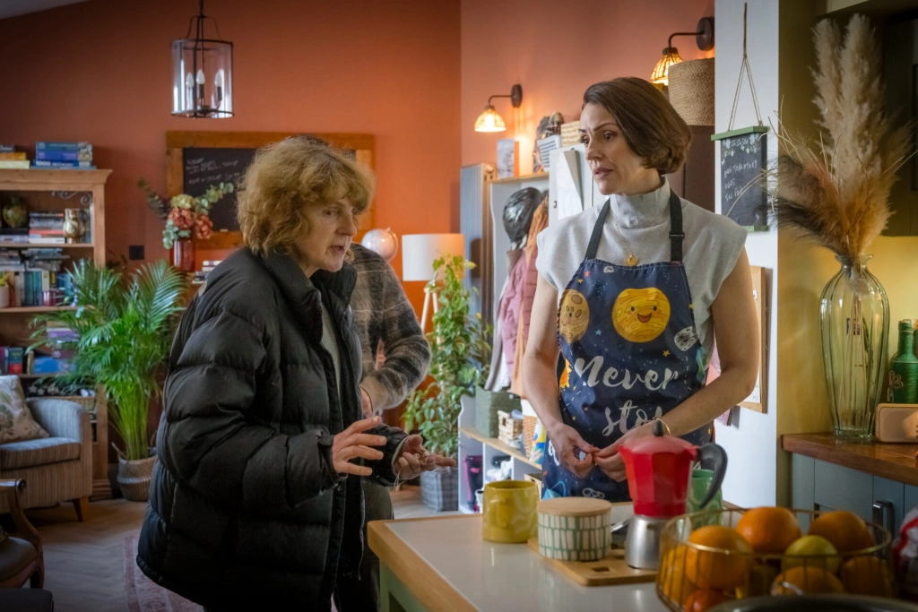 Эйми Лу Вуд и Сюранна Джоунс — о съемках и отношениях между матерью и дочерью в «Киноклубе»